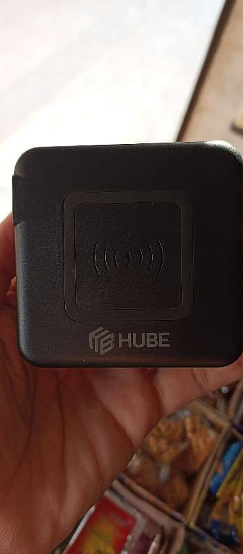 Hube Wirless PowerBank 3 in 1 4