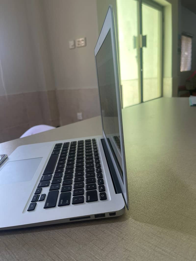 Macbook air 2015 core i5 7