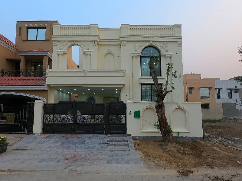 Facing Park 8 Marla House Available In Bahria Nasheman For Sale 0