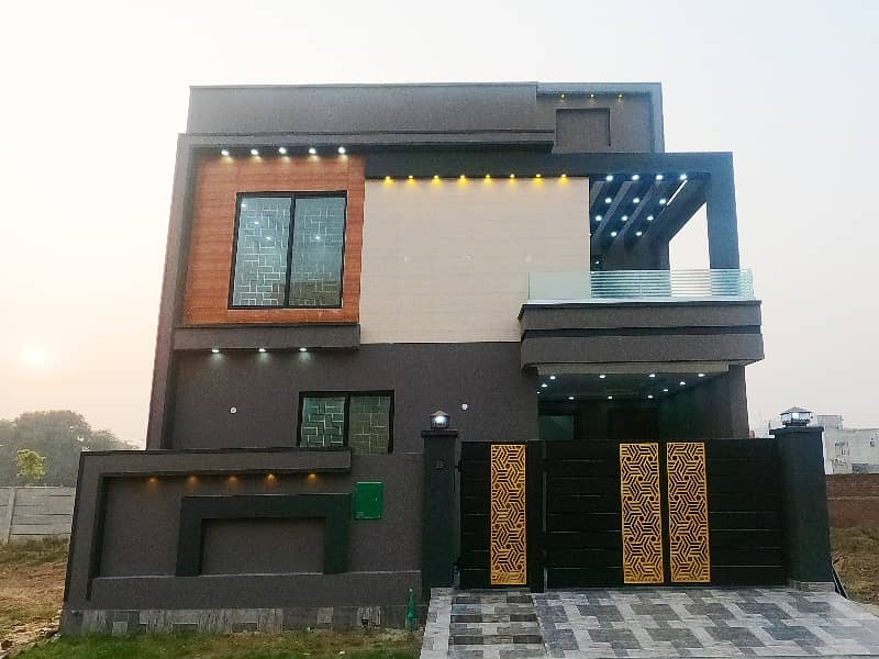 6 Marla House with 5 Bed Rooms Available for Sale in Bahria Nasheman, Lahore 0