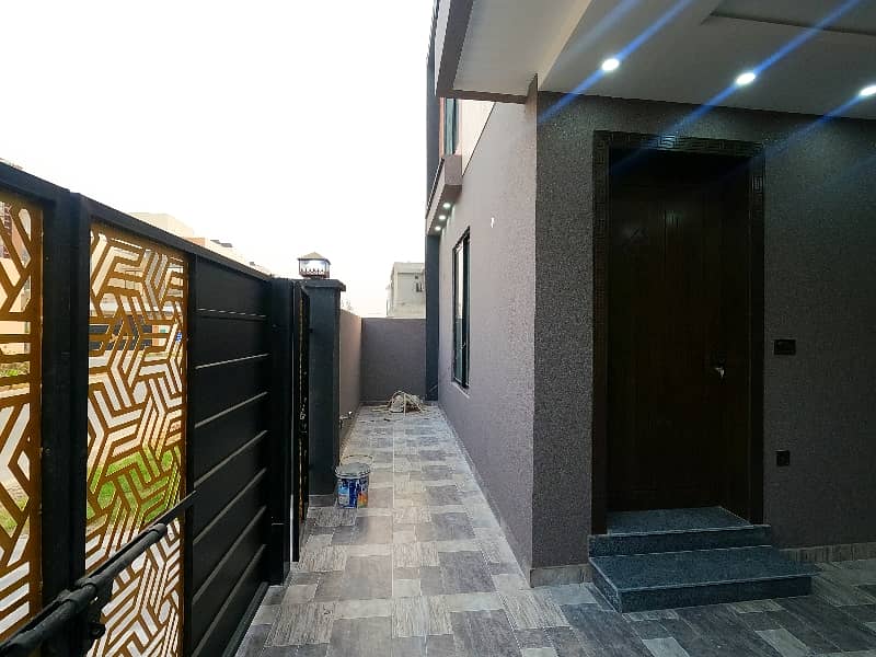 6 Marla House with 5 Bed Rooms Available for Sale in Bahria Nasheman, Lahore 4