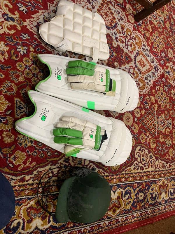 IS X8 Lynx Brand Cricket Kit 0