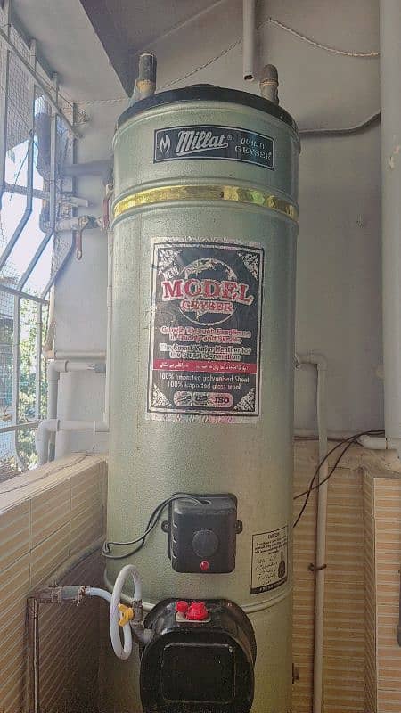 model geyser for sale in very good condition 0