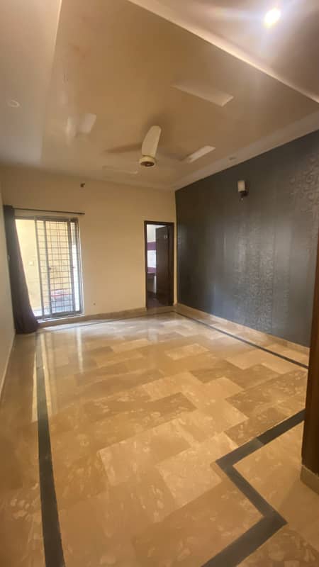 Beautiful Upper Portion with gas Available For Rent (Original Pictures) 4