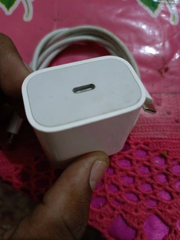 IPHONE ORGINAL CHARGER 0