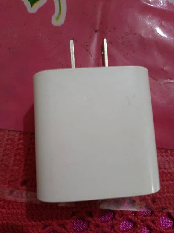 IPHONE ORGINAL CHARGER 2