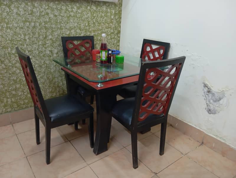 4 seater dining table for sale. 0