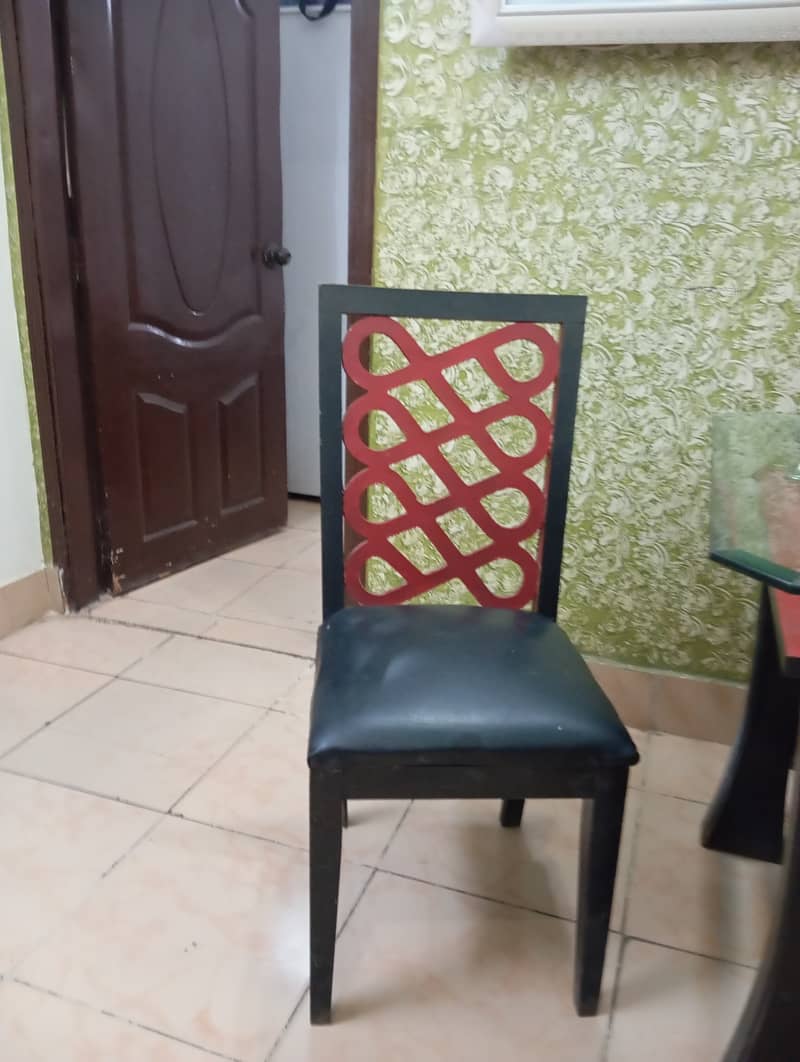 4 seater dining table for sale. 1