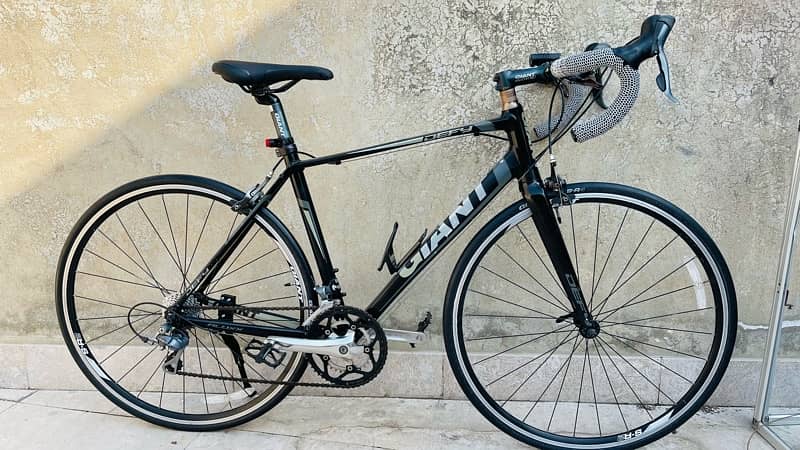 giant defy 4 professional road bicycle for sale just like brand new bc 1