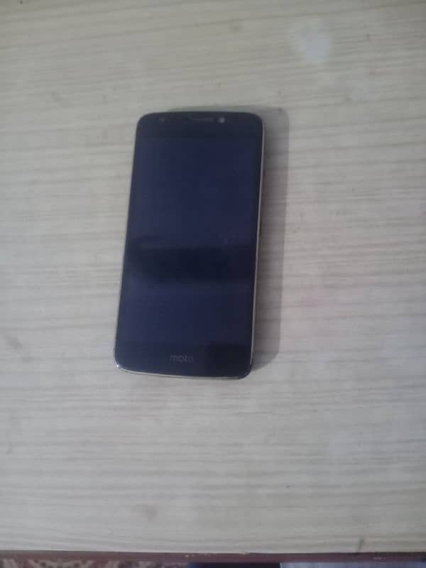 Moto E4 1