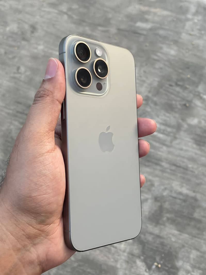 Iphone 15 pro max natural  titanium 1