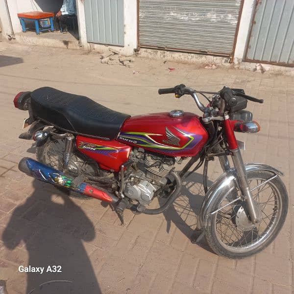 honda 125 red colr 0