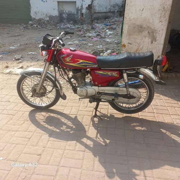 honda 125 red colr 2