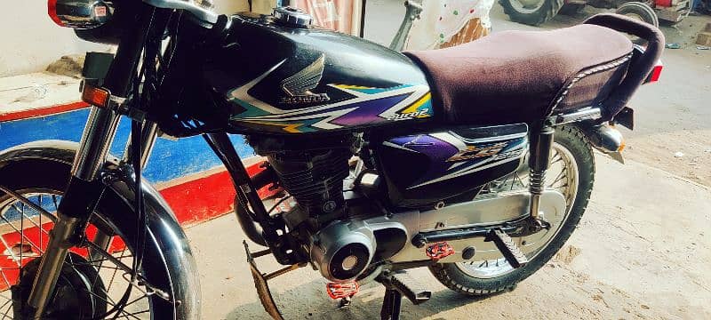 Honda 125 19/20 neet and clean. golden 2 digits number. location MSG 1