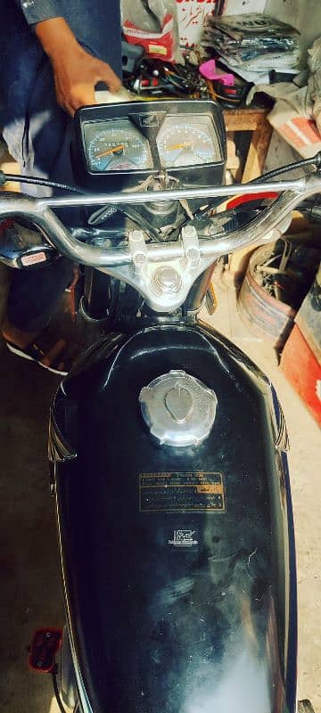 Honda 125 19/20 neet and clean. golden 2 digits number. location MSG 2