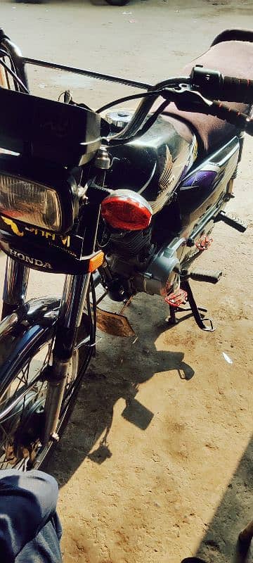 Honda 125 19/20 neet and clean. golden 2 digits number. location MSG 3