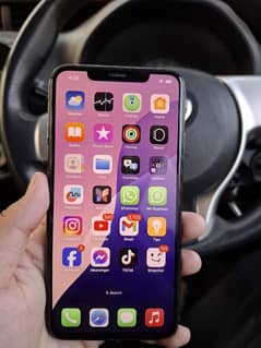 iphone11 pro max 256gb Jv 4month sim time avalible