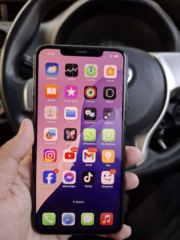 iphone11 pro max 256gb Jv 4month sim time avalible 0