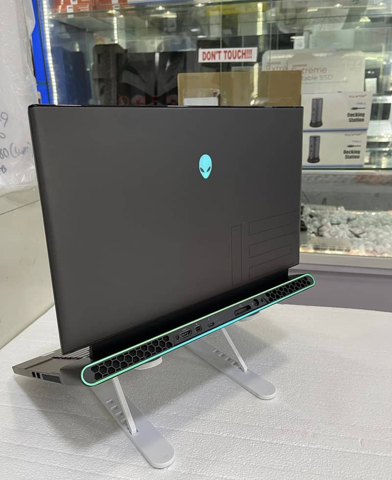 Dell Alienware laptop M15 R2 4