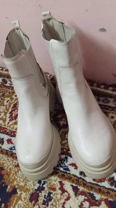 white Chelsea boots 1