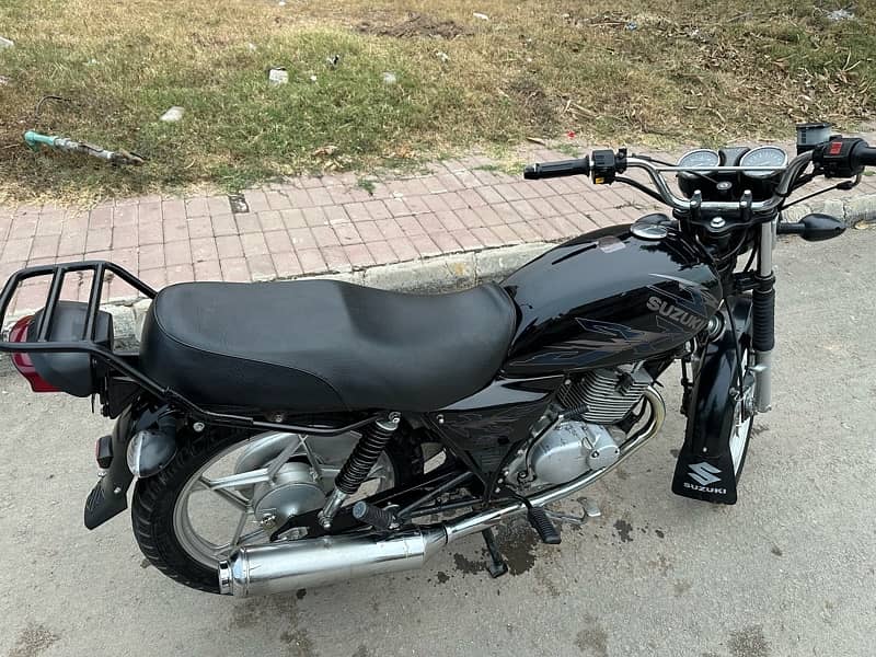 Suzuki GS 150 SE 4