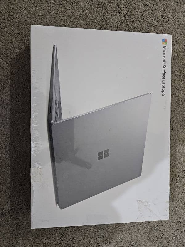 Microsoft Surface Laptop 5 15" 12th Gen i7 8GB 256GB 0