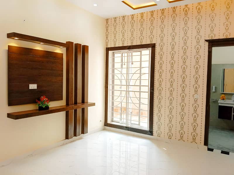 10 Marla Brand New First Entry House For Sale Near Wapda Town Gulshan-E-Lahore Main 65 Feet Road. 21