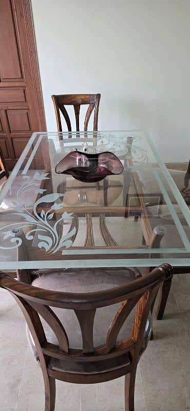 selling new dinning table in discounted price 2