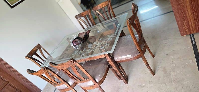 selling new dinning table in discounted price 5