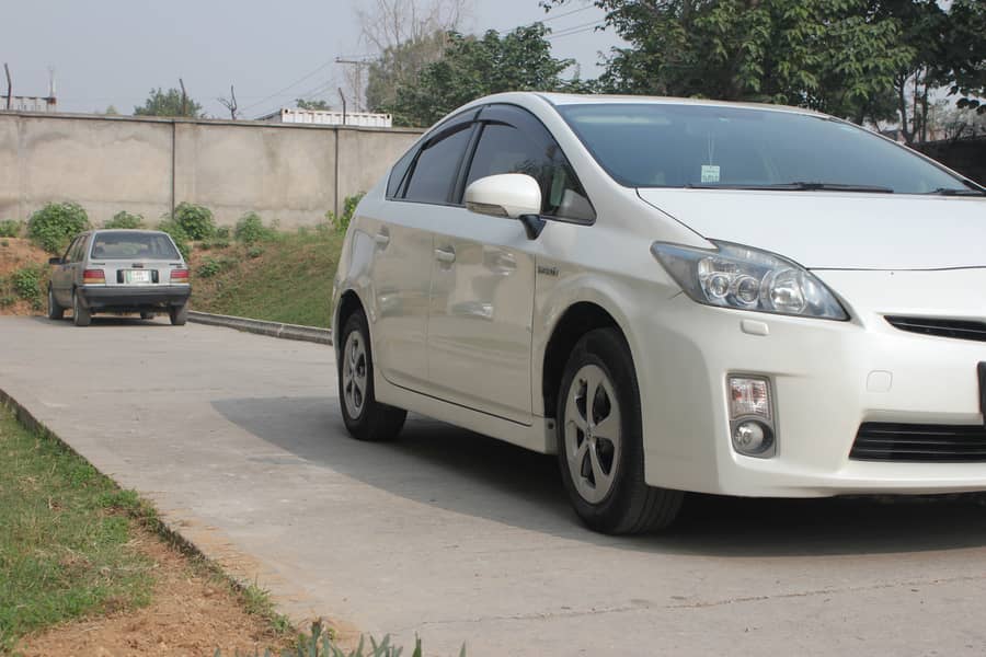 Toyota Prius 2011 S led 1.8 2