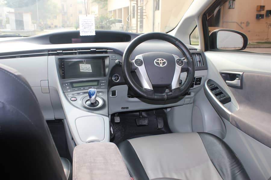 Toyota Prius 2011 S led 1.8 5