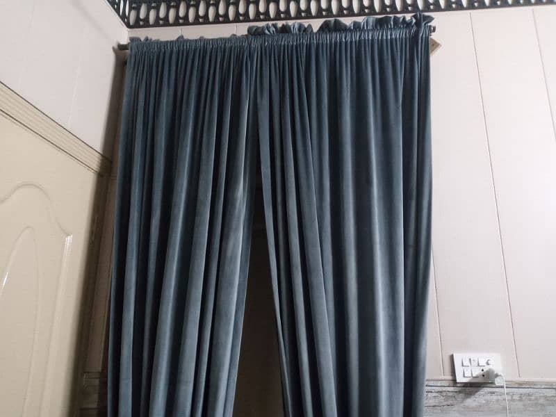 5 velvet curtains and 1 printed curtain 1