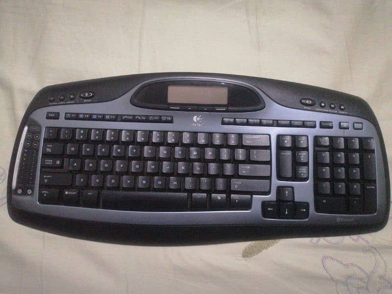 Logitech Blutooth keyboard (Branded) 0