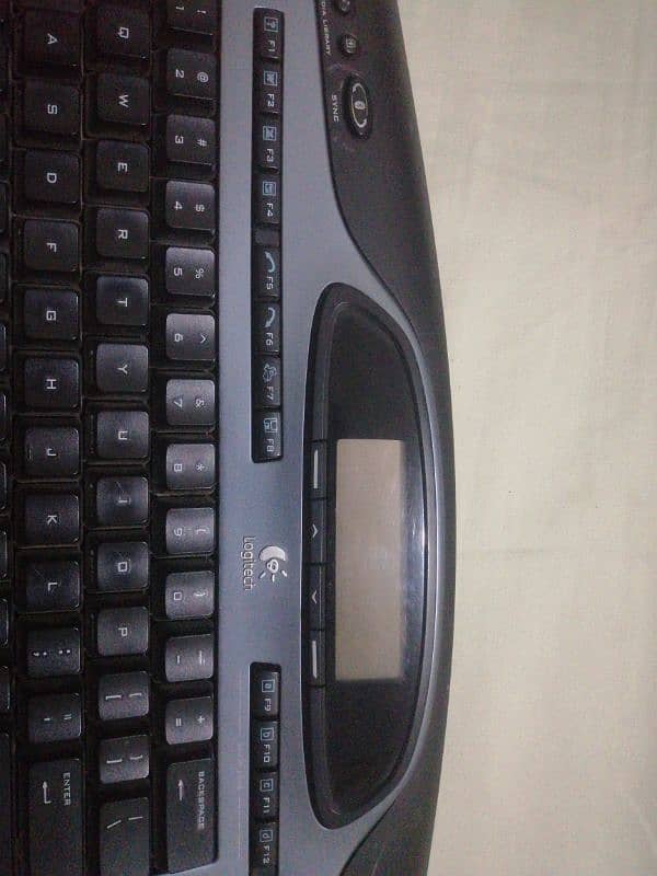 Logitech Blutooth keyboard (Branded) 4