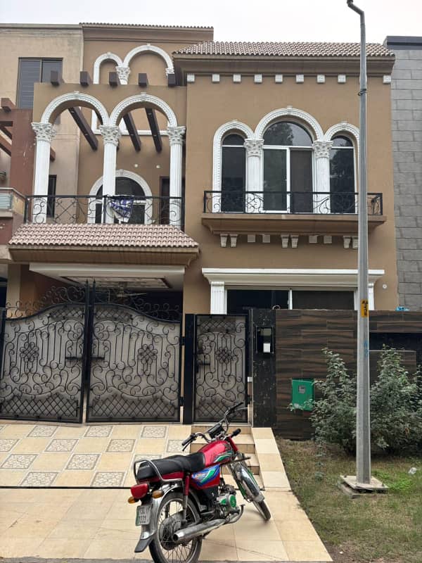 5 Marla House Like a Brand New Used House for Sale in AA Block Bahria Town Lahore 0