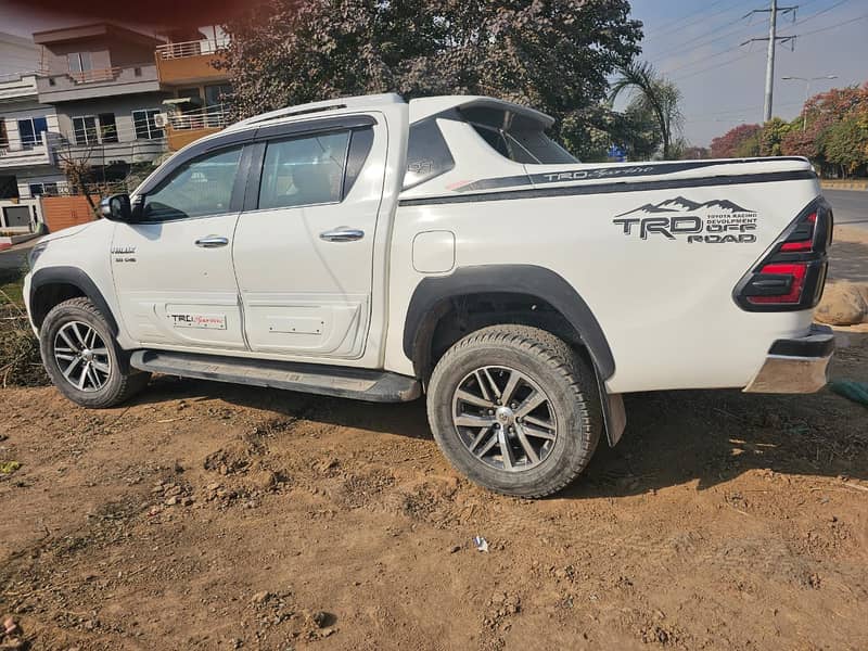 Toyota Hilux 2017 4