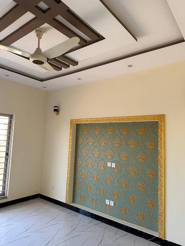 10 Marla Beautifully Built With Reasonable Demand Is For Sale In Jinnah Block Bahria Town 4