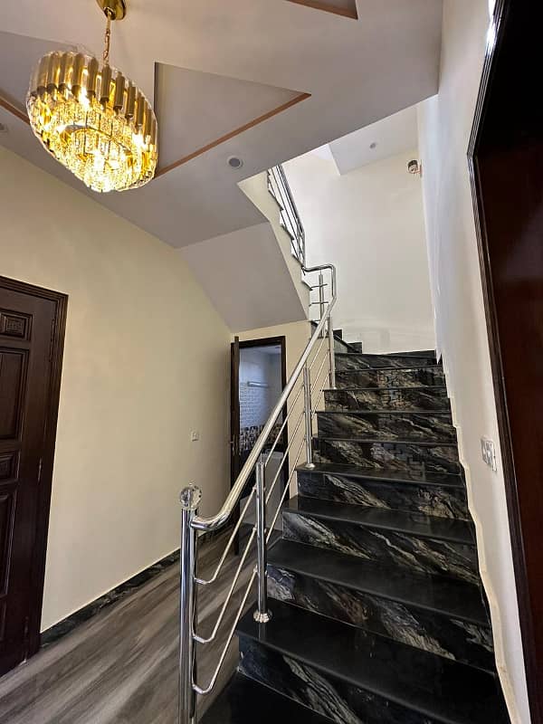 10 Marla Beautifully Built With Reasonable Demand Is For Sale In Jinnah Block Bahria Town 15