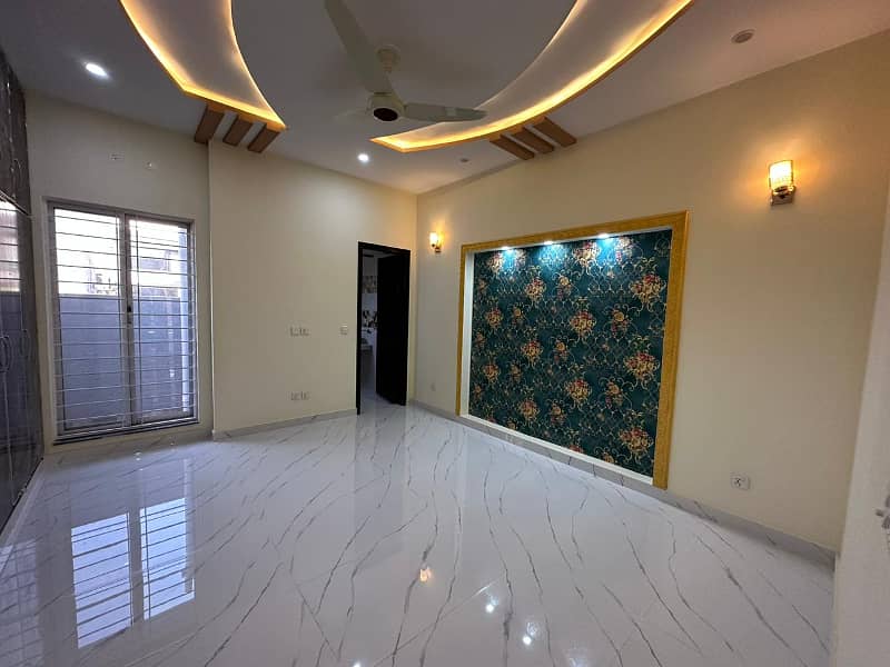 10 Marla Beautifully Built With Reasonable Demand Is For Sale In Jinnah Block Bahria Town 21