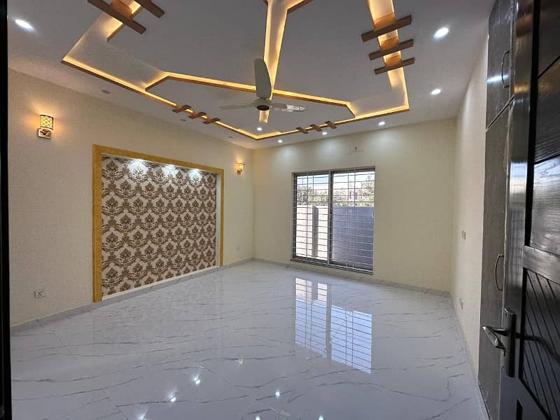 10 Marla Beautifully Built With Reasonable Demand Is For Sale In Jinnah Block Bahria Town 22