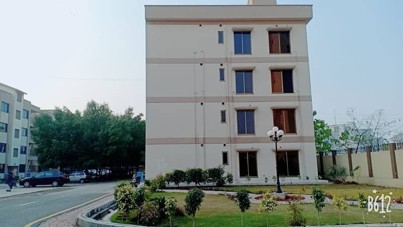 2 Bed Almost New Flat (4.5 Marla) on Ground Floor is Available for Sale In Askari-11,Lahore 8