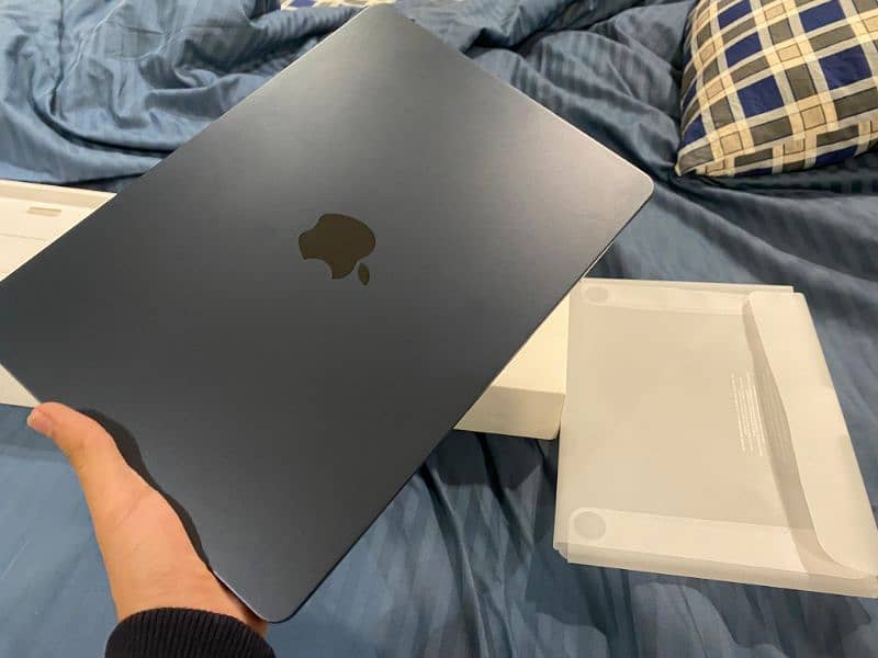 13.6” MacBook Air M2 Chip - Midnight 2