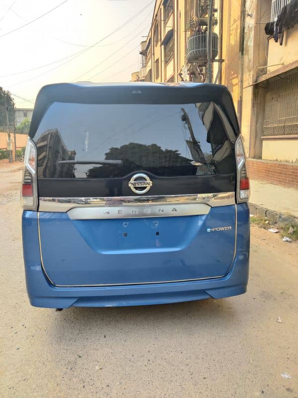 Nissan Serena 3