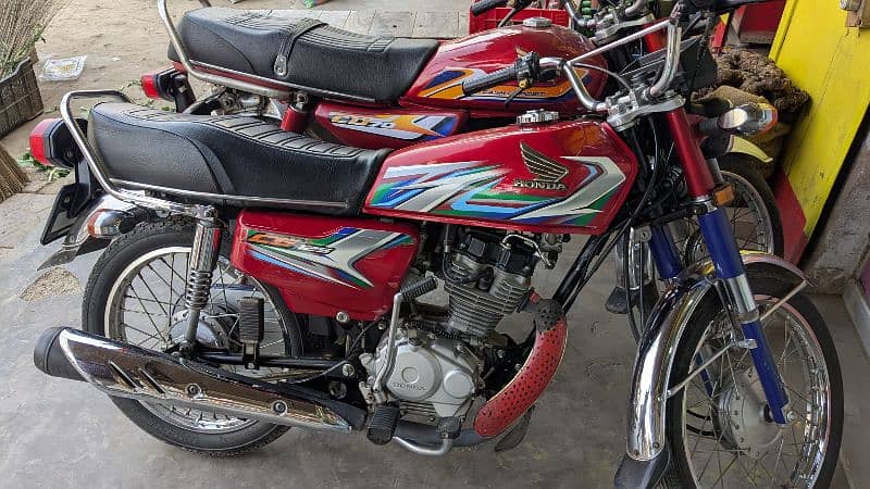 0312/6069250 Honda 125 bulkul saf bike ha ek pasy ka b kam ni hony wal 0