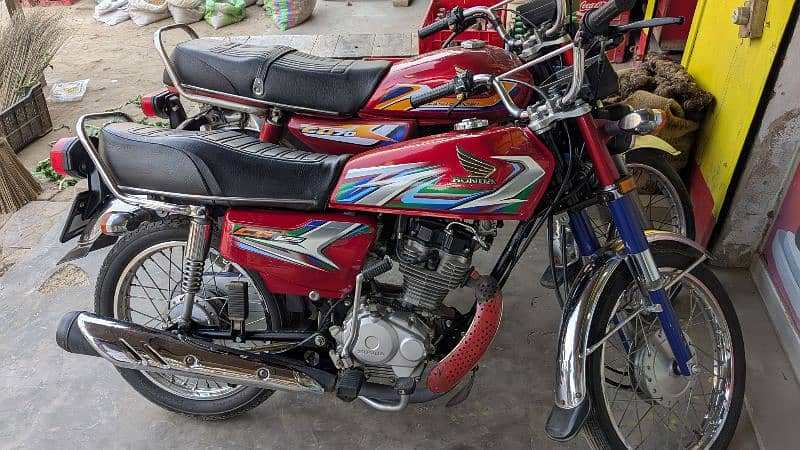 0312/6069250 Honda 125 bulkul saf bike ha ek pasy ka b kam ni hony wal 3