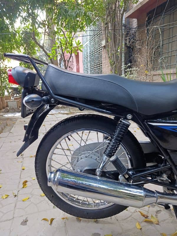 Suzuki GS 150 7