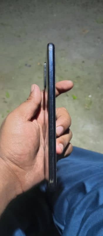 vivo y33s 4+4-128Gb 1