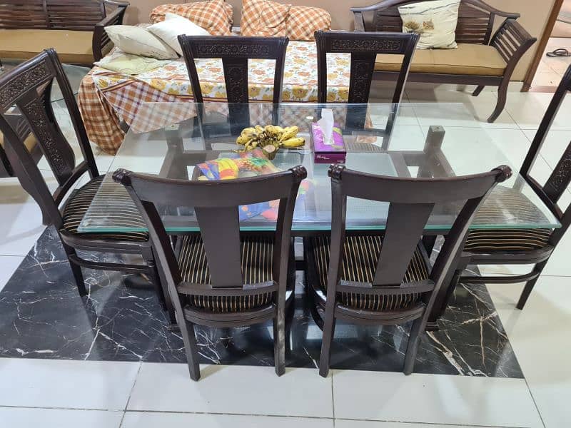 High Quality Dining Table for low price because we are shifting 0