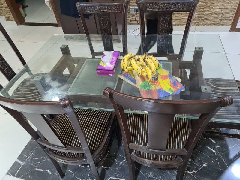 High Quality Dining Table for low price because we are shifting 4