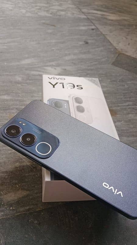 vivo y19s . . . 6 128. . contact 03705181132 10